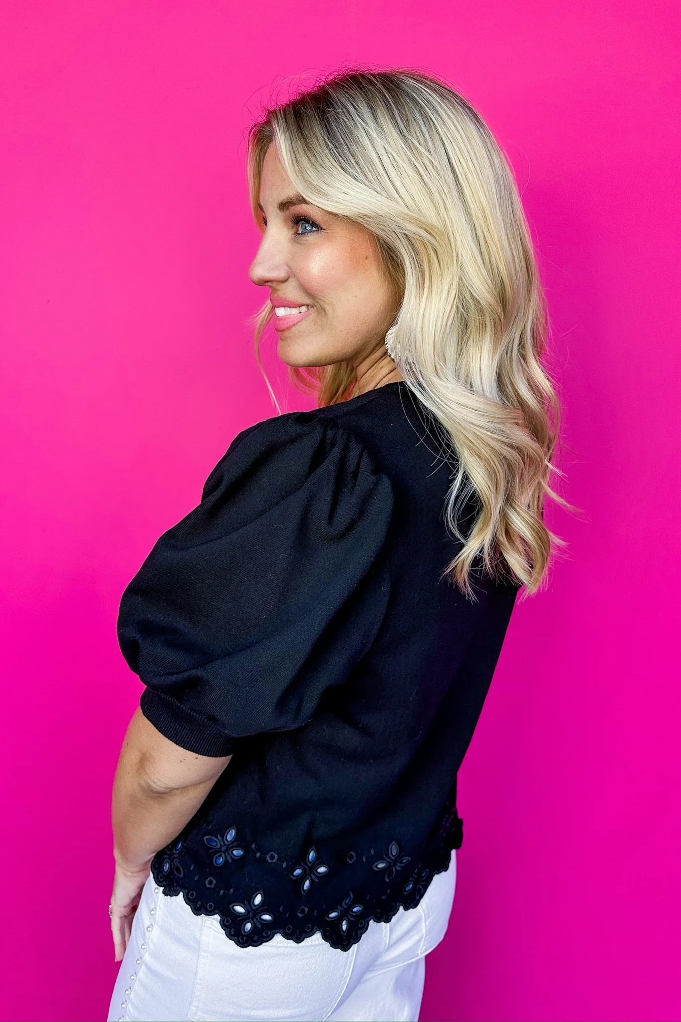 Cropped Puff Sleeve Scallop Eyelet Hem Top in Black