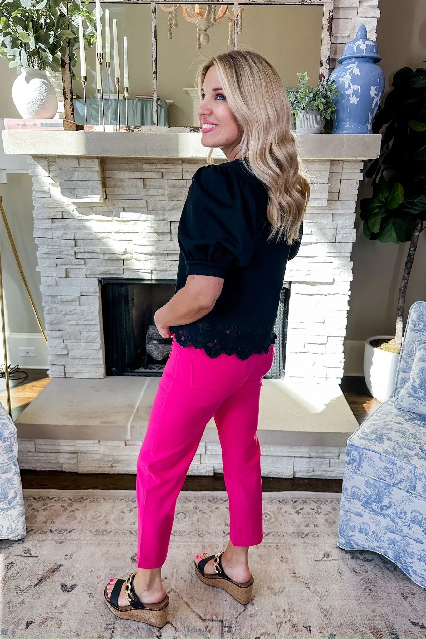 Cropped Puff Sleeve Scallop Eyelet Hem Top in Black