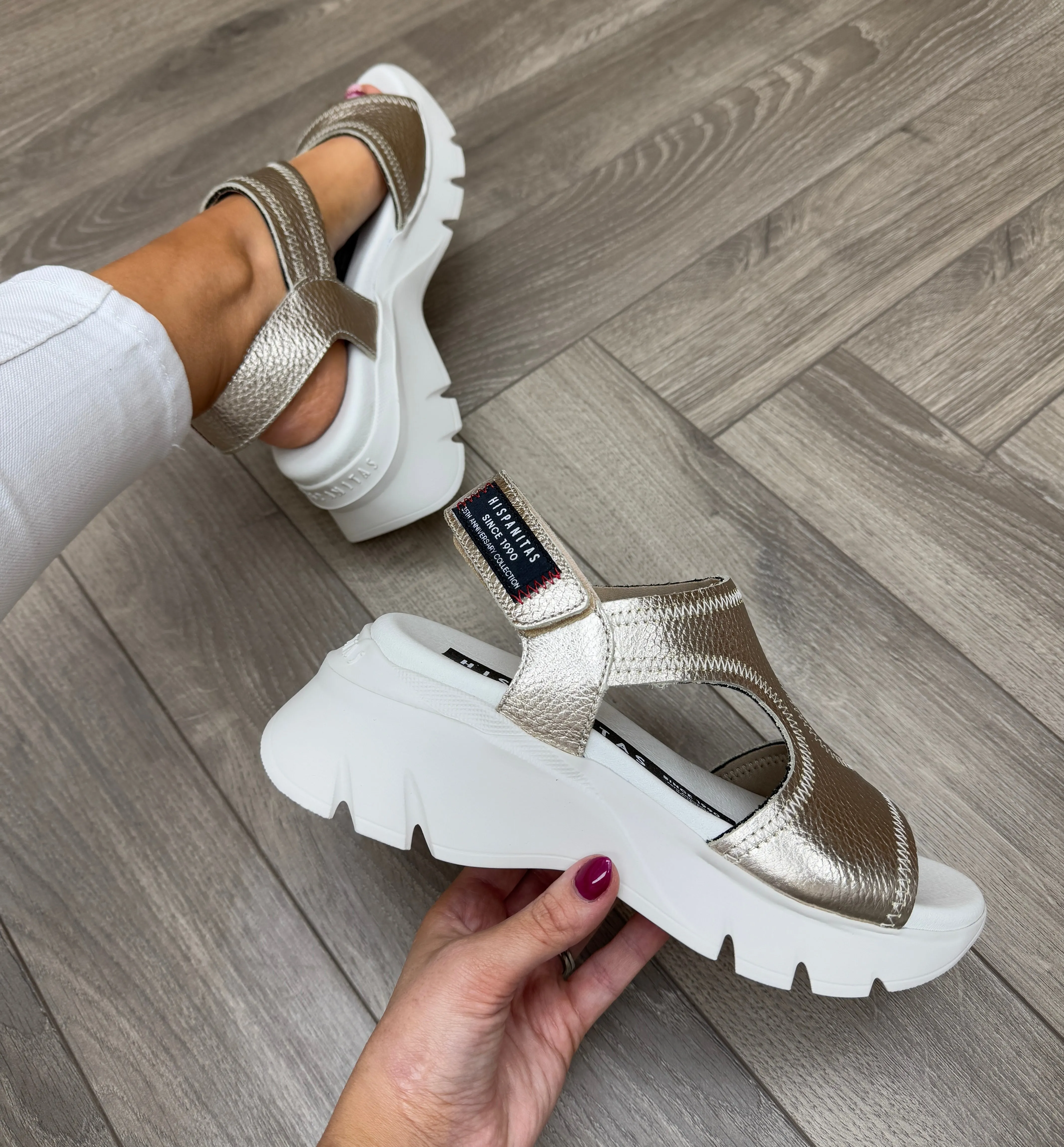 Hispanitas (SS25) HV254010 Metallic Elevated Chunky Sandal Bolermet-V25 - Cava (H21)