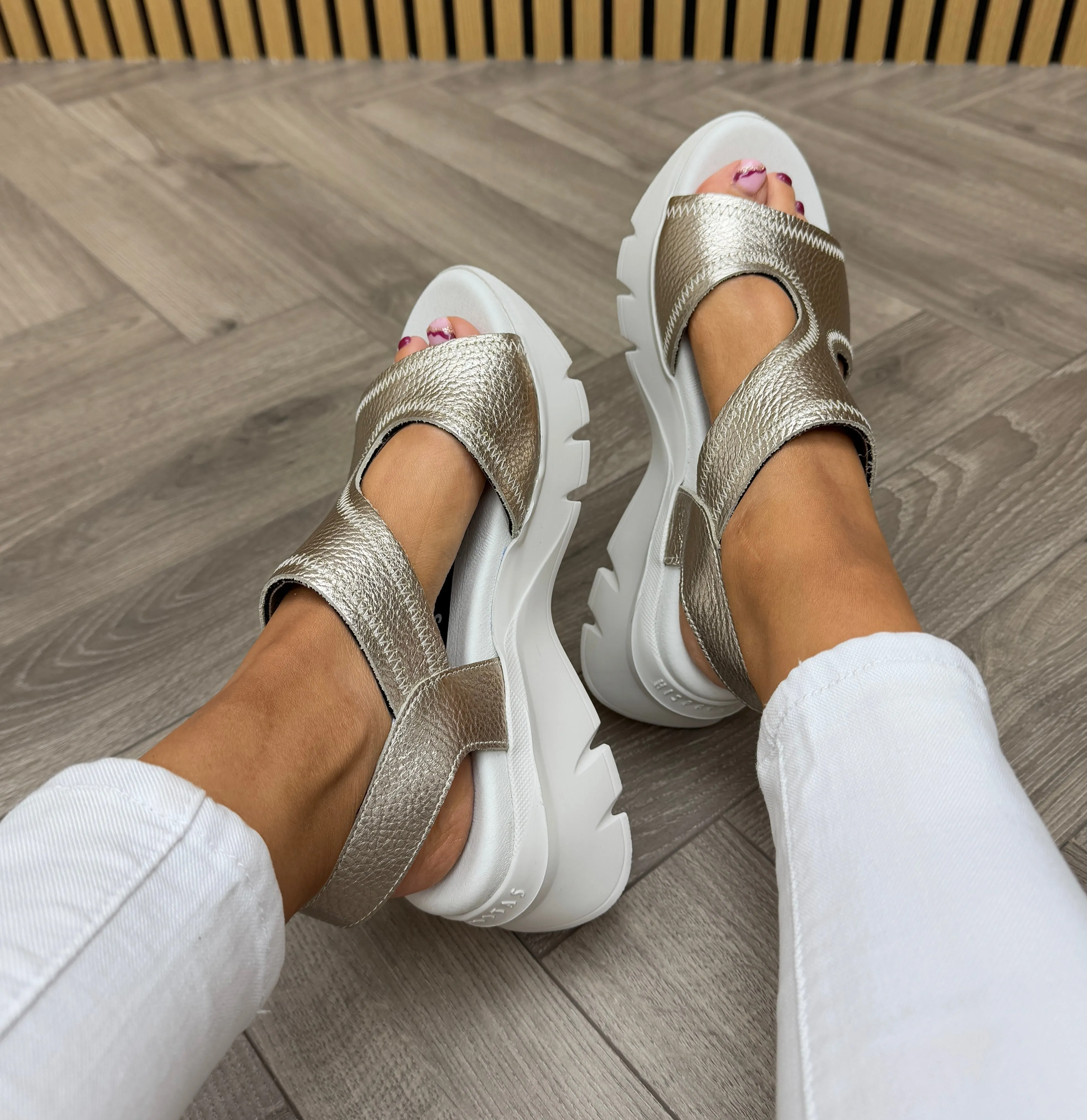Hispanitas (SS25) HV254010 Metallic Elevated Chunky Sandal Bolermet-V25 - Cava (H21)
