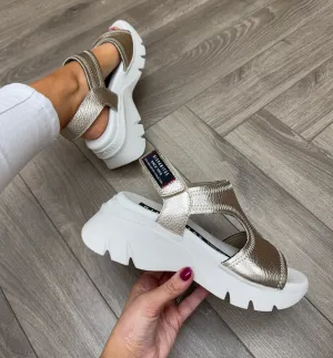 Hispanitas (SS25) HV254010 Metallic Elevated Chunky Sandal Bolermet-V25 - Cava (H21)