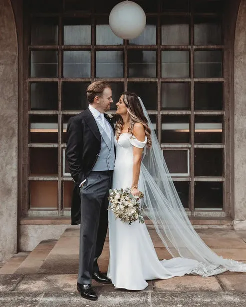 Luolandi Mermaid Satin Wedding Dresses Off the Shoulder with Slit Off Shoulder Sexy