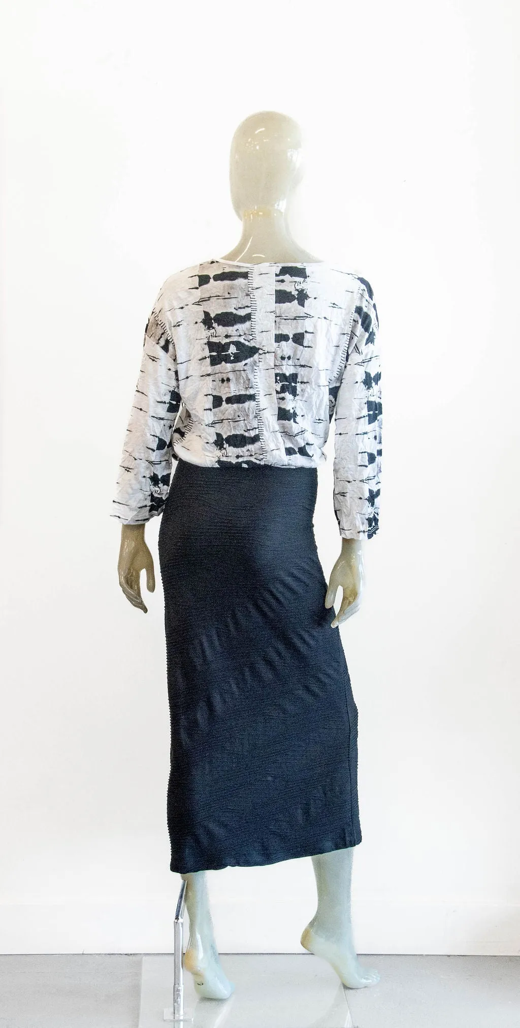 Ozai  Long Black Knit Skirt