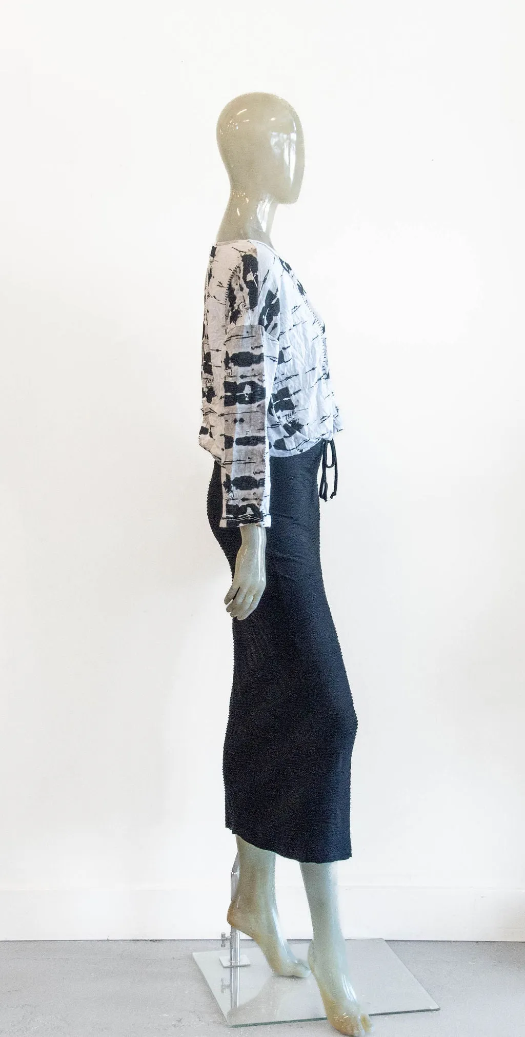 Ozai  Long Black Knit Skirt